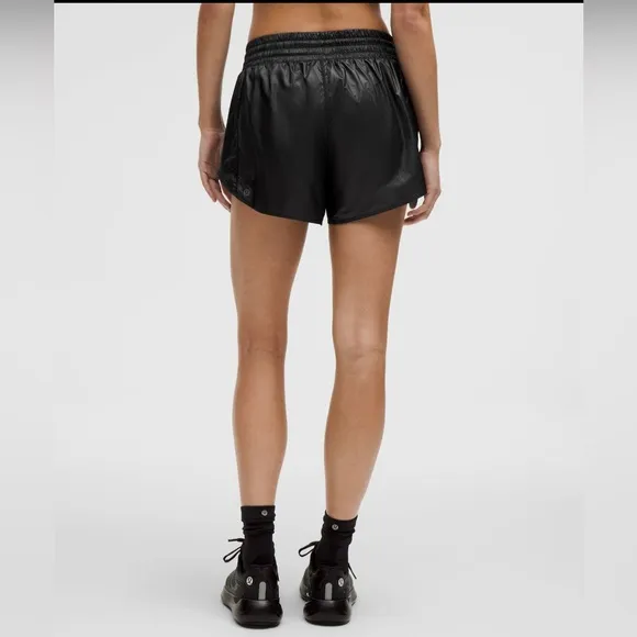 🆕 LULULEMON Hotty Hot High-Rise Lined Short 4&quot;Matte Sheen NWT Black Size 8