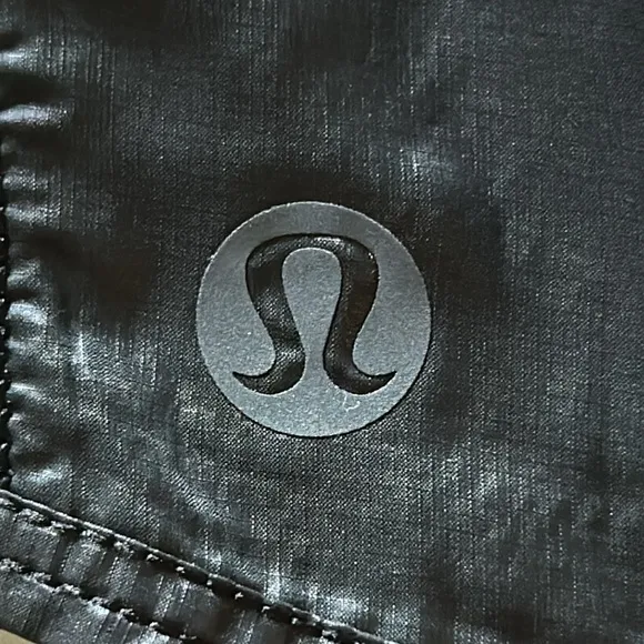 🆕 LULULEMON Hotty Hot High-Rise Lined Short 4&quot;Matte Sheen NWT Black Size 8