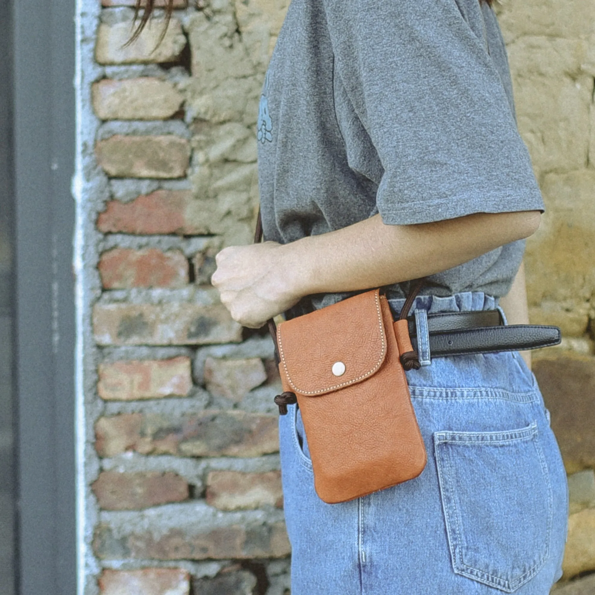 ASHBURY Crossbody Bag
