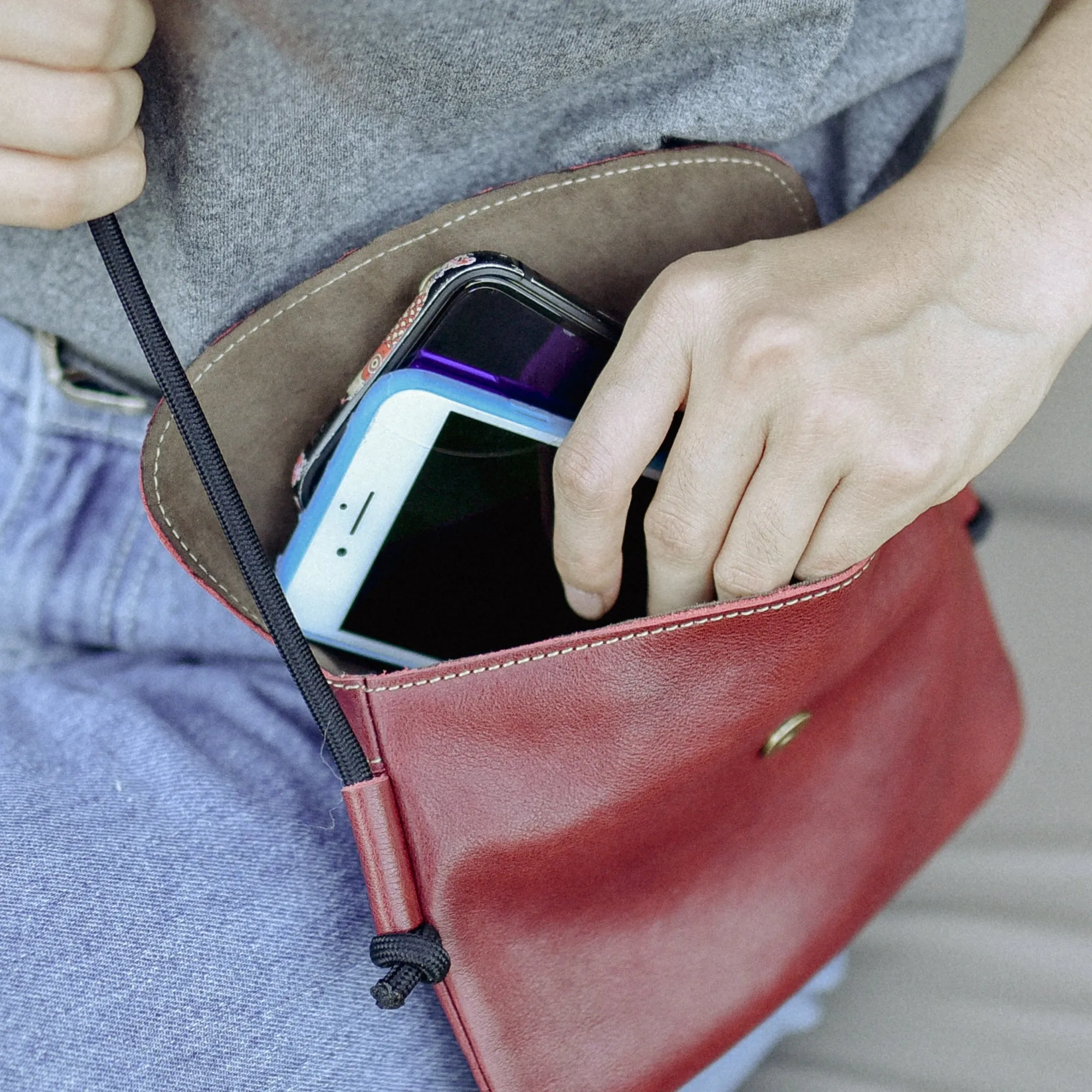 ASHBURY Crossbody Bag