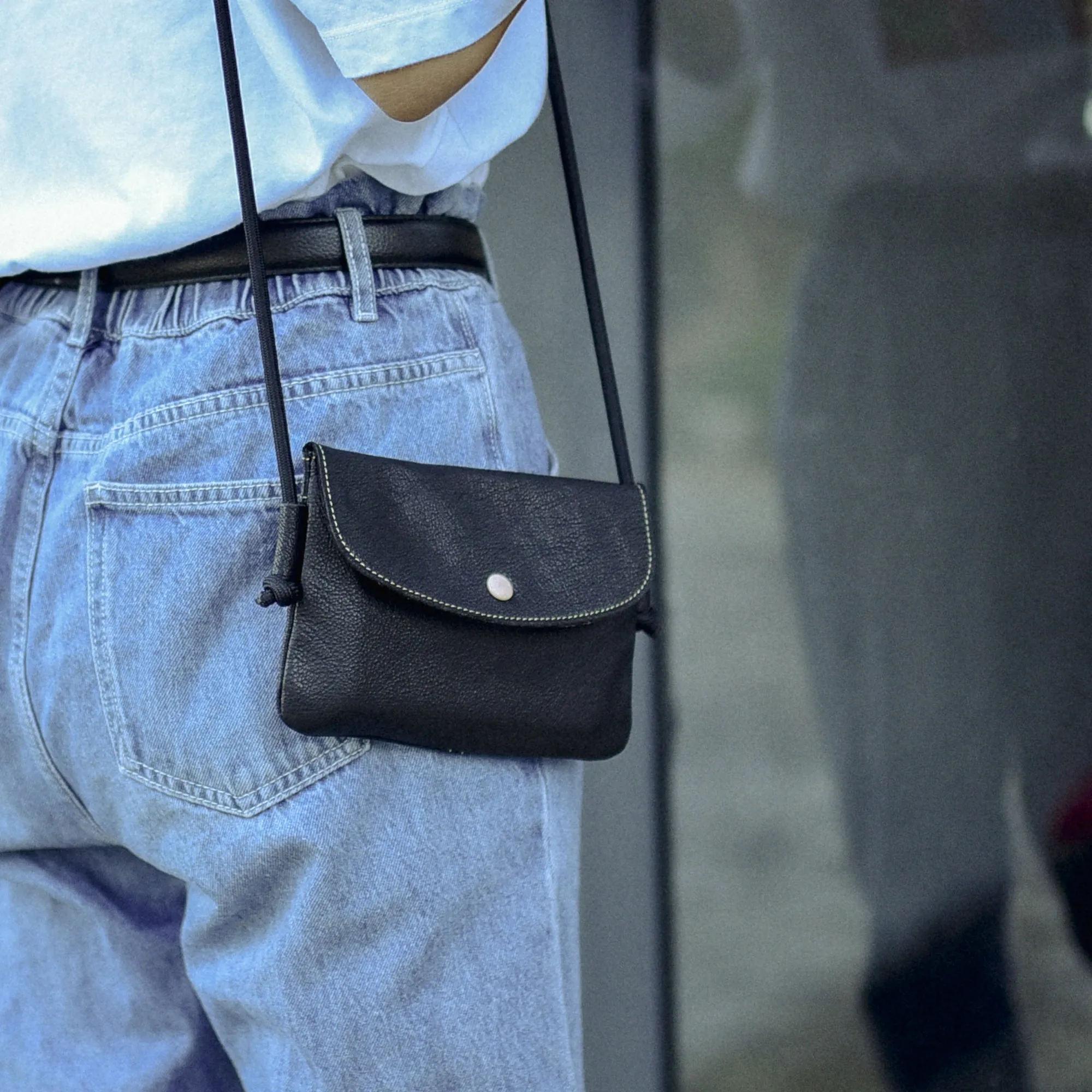 ASHBURY Crossbody Bag