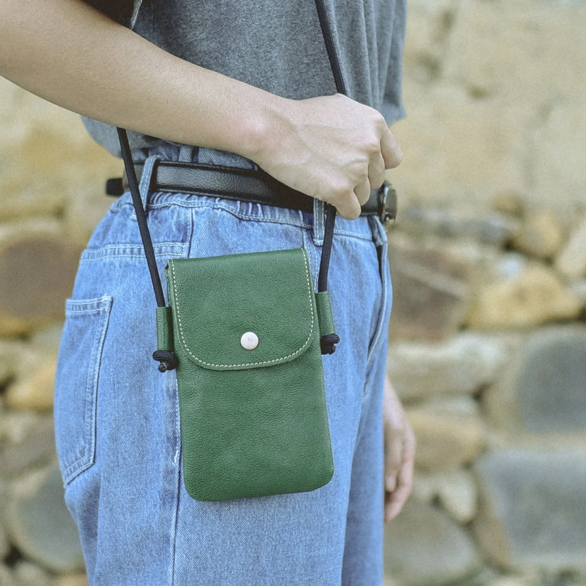 ASHBURY Crossbody Bag