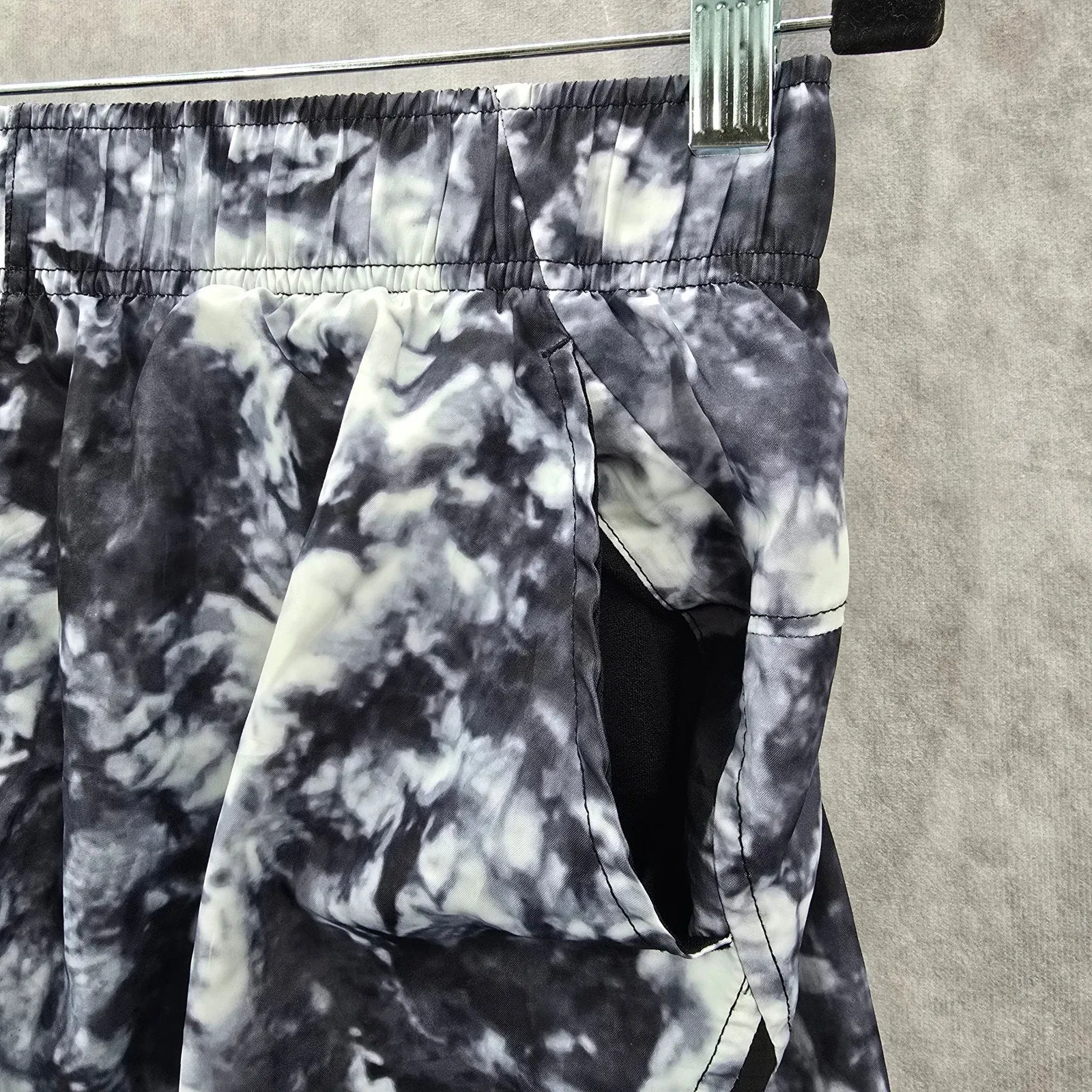 Athletic Works Black Gray White Running Activewear Shorts Pants Bottoms Medium