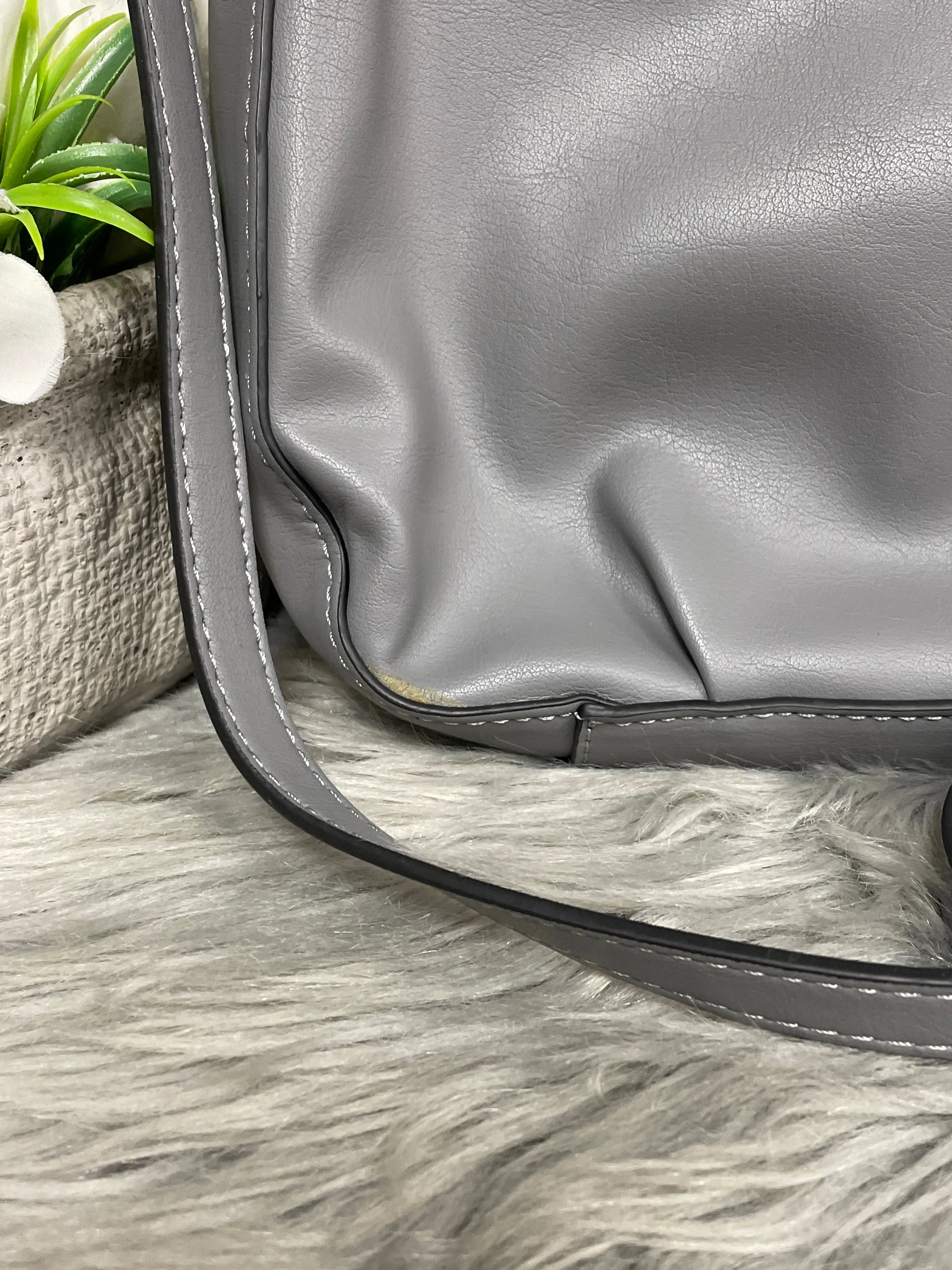 Crossbody By Simply Vera, Size: Large
