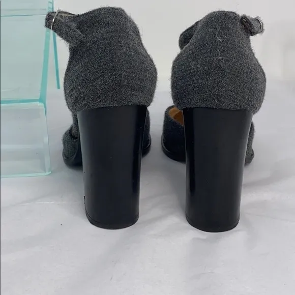Enrico Antinori Sz 38 Gray Wool and Leather Pumps