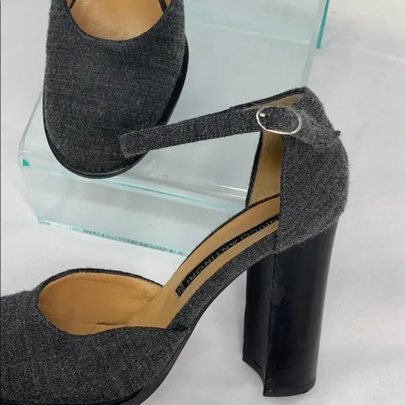 Enrico Antinori Sz 38 Gray Wool and Leather Pumps
