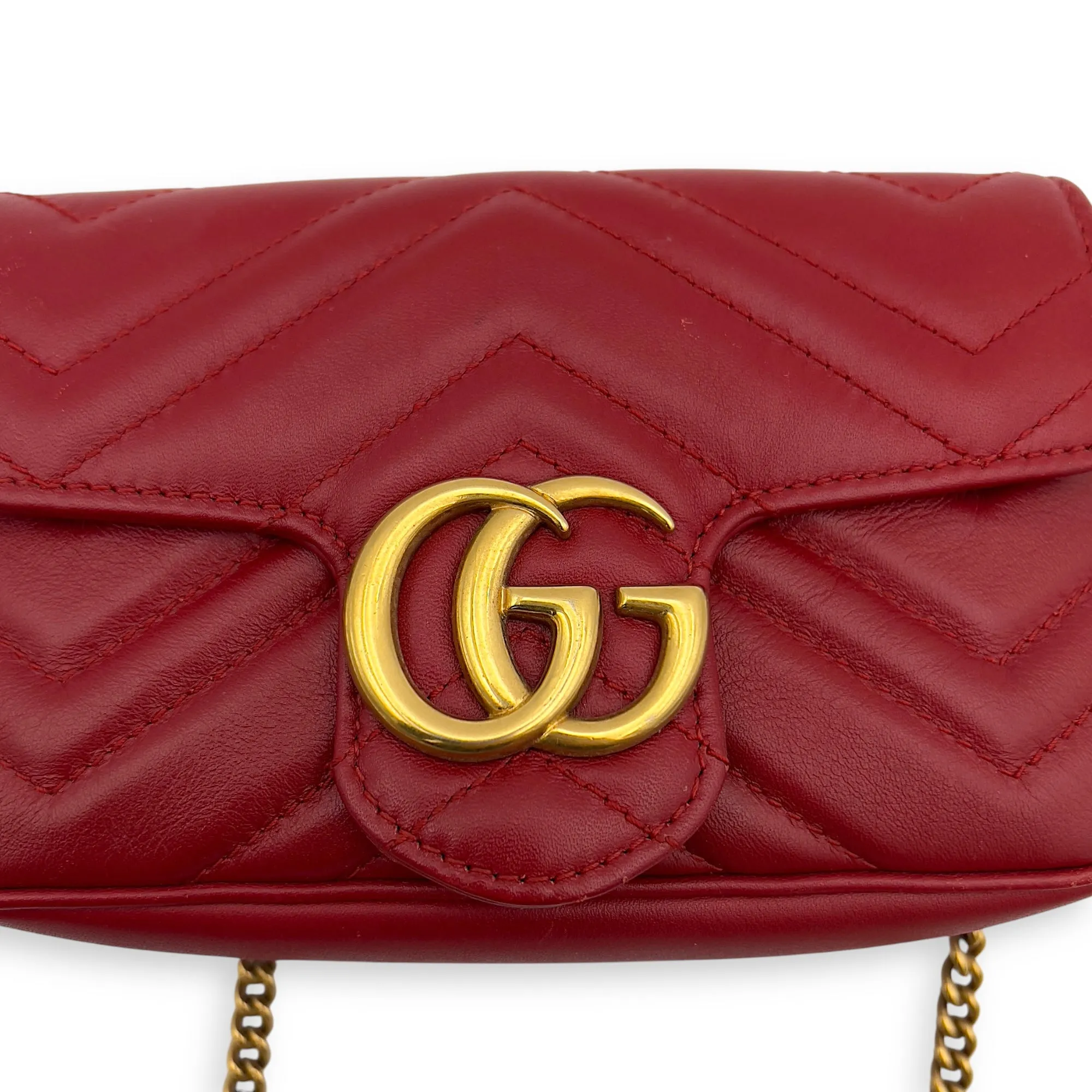 GG Marmont Super Mini Red Crossbody Bag in Calfskin, Gold hardware