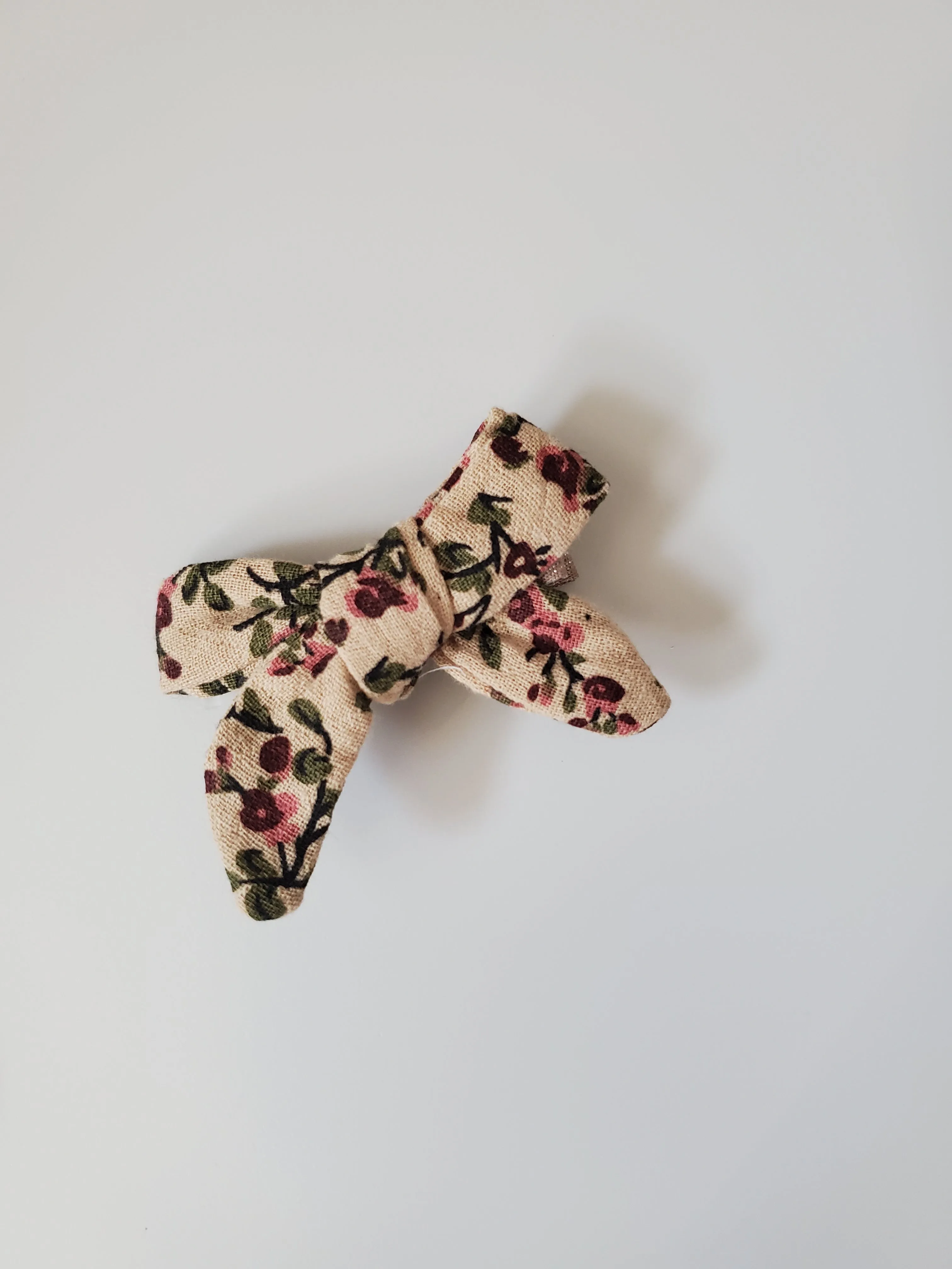 HAIR CLIP  MANY COLOURS AVAILABLE 😍
