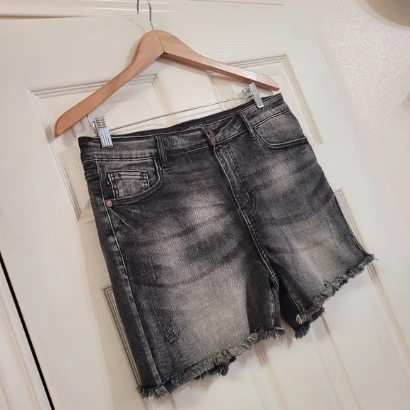 Judy Blue Women's High Rise Charcol Wash Cutoff Denim Shorts Size XL