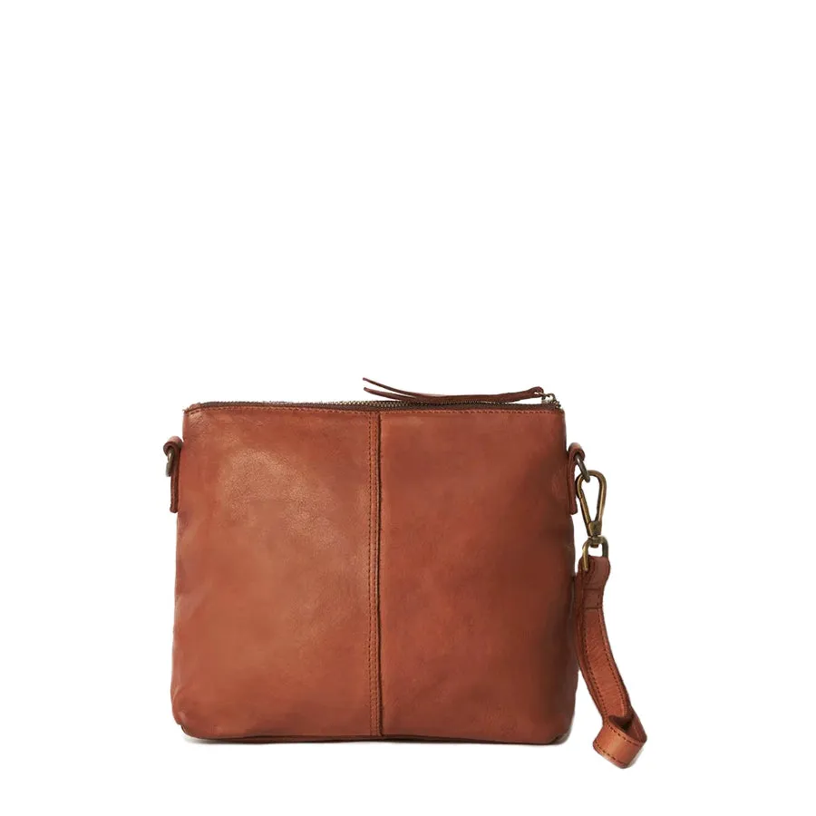 LARGE ESSENTIAL POUCH V2 - COGNAC LEATHER