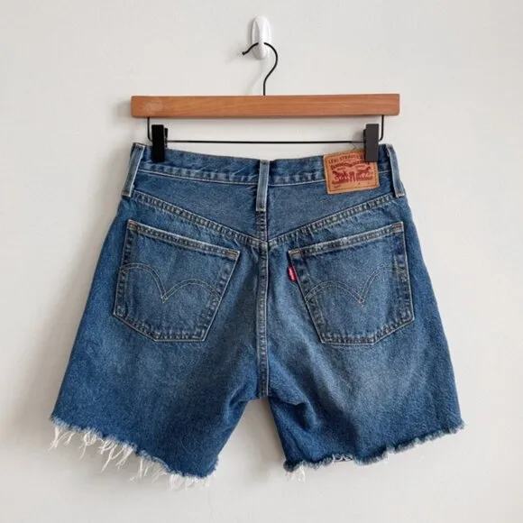 LEVI’S • 501® Mid Thigh Shorts in Well Sure • 27