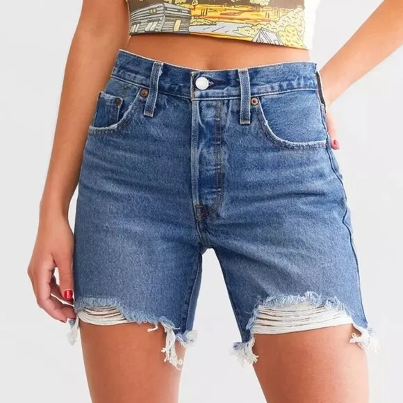LEVI’S • 501® Mid Thigh Shorts in Well Sure • 27