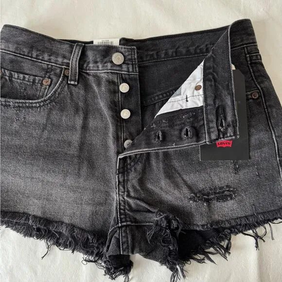 Levi's 501 Shorts in Trashed Black Size 26