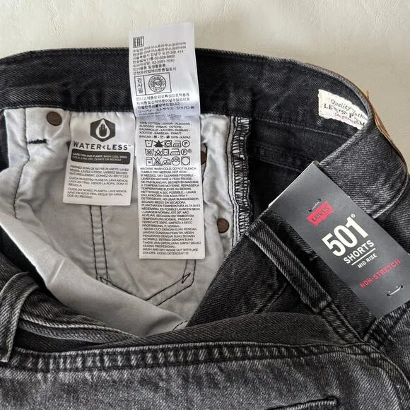 Levi's 501 Shorts in Trashed Black Size 26