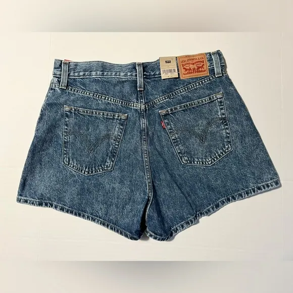 Levi’s High-Waisted  High Rise Mom Shorts size 31 NWT blue
