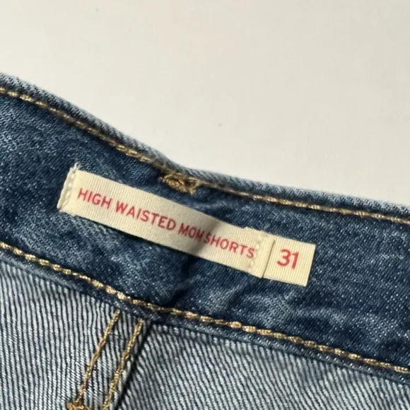 Levi’s High-Waisted  High Rise Mom Shorts size 31 NWT blue