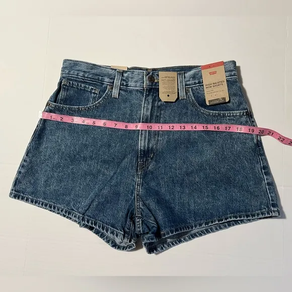 Levi’s High-Waisted  High Rise Mom Shorts size 31 NWT blue