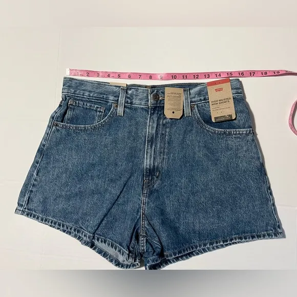 Levi’s High-Waisted  High Rise Mom Shorts size 31 NWT blue