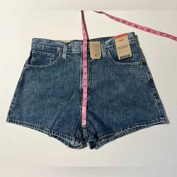Levi’s High-Waisted  High Rise Mom Shorts size 31 NWT blue