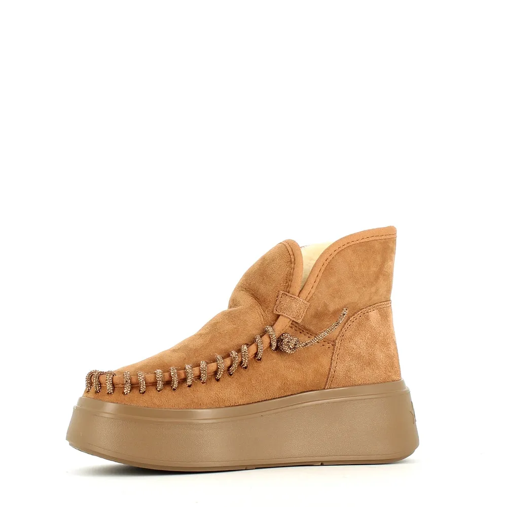 Nan-Ku Couture Chain Camel Boot