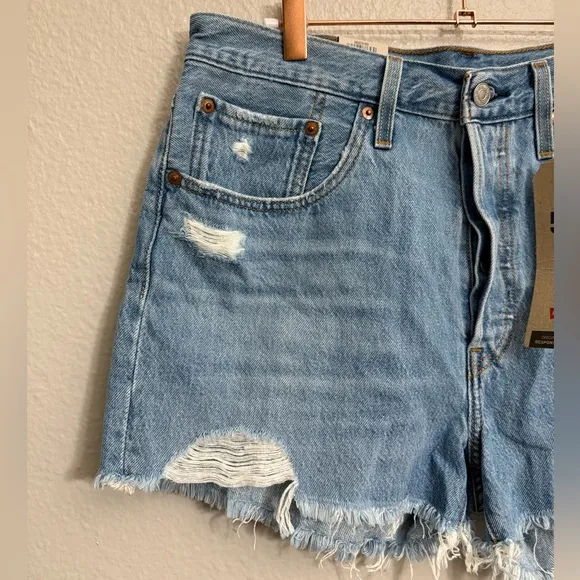 NEW Levi’s 501 High Rise Distressed Shorts