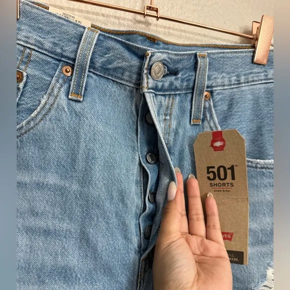 NEW Levi’s 501 High Rise Distressed Shorts