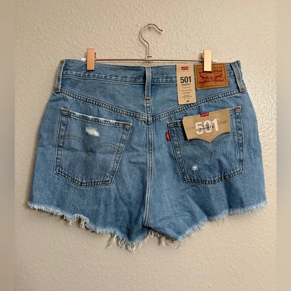NEW Levi’s 501 High Rise Distressed Shorts