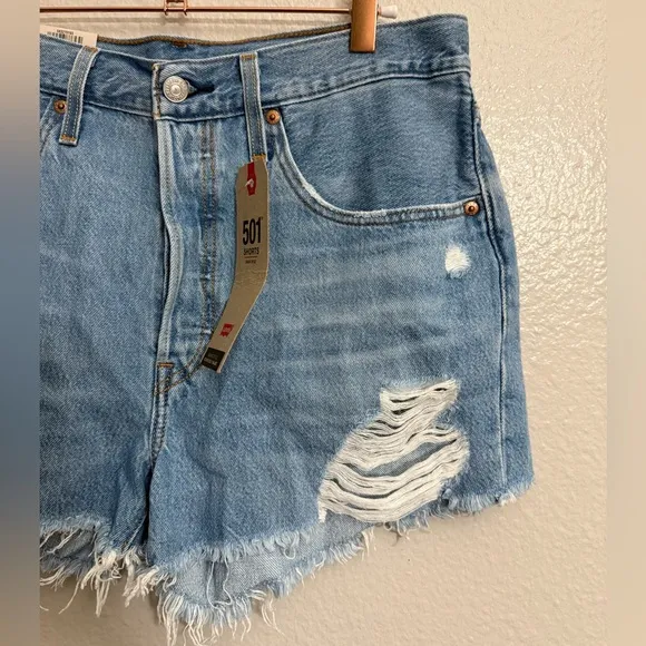 NEW Levi’s 501 High Rise Distressed Shorts