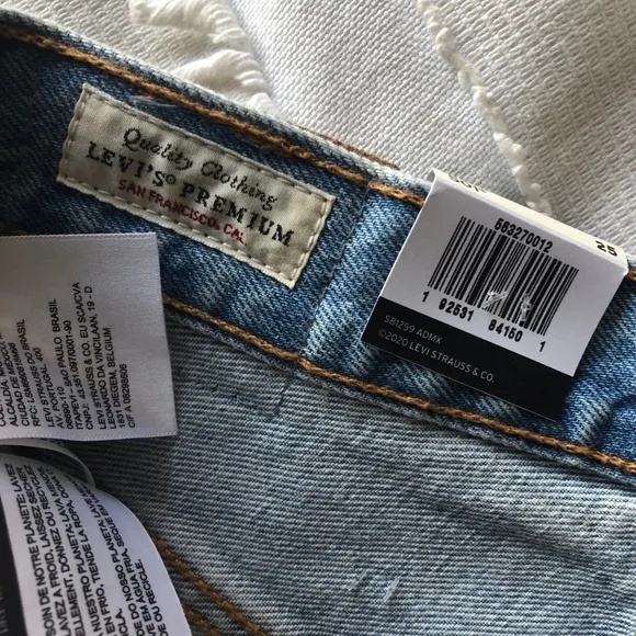 NWT Levi’s 501 High Rise Shorts in Fault Lines Size 25