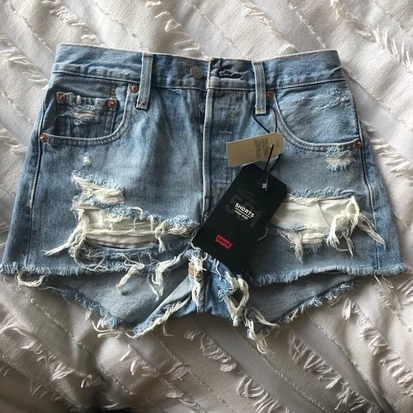 NWT Levi’s 501 High Rise Shorts in Fault Lines Size 25