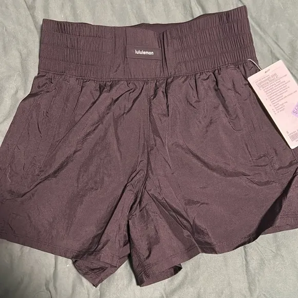 NWT lululemon lightweight super high rise shorts 4” black size 8