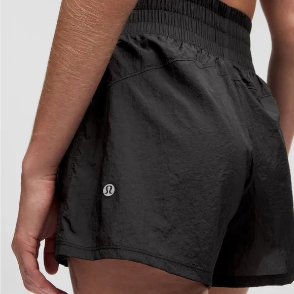 NWT lululemon lightweight super high rise shorts 4” black size 8