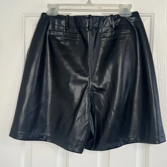 NWT Ming Wang High Waist Faux Leather Shorts black size small