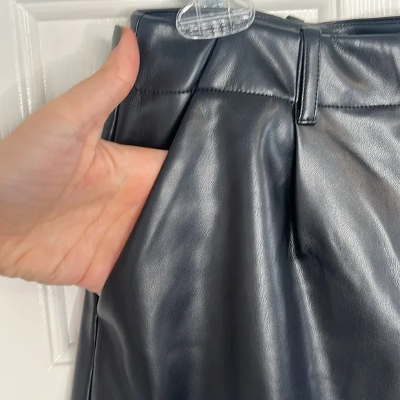 NWT Ming Wang High Waist Faux Leather Shorts black size small