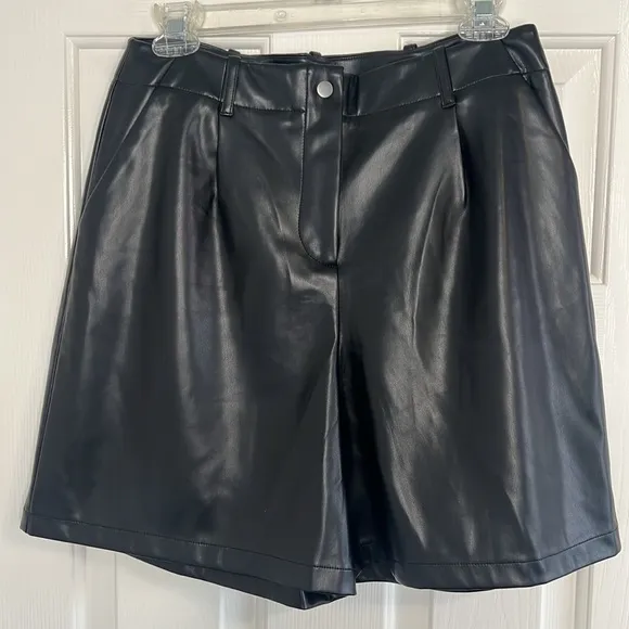 NWT Ming Wang High Waist Faux Leather Shorts black size small