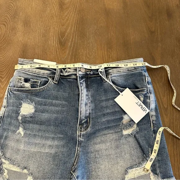 NWT Vervet Distressed High Rise Shorts Size Large Frayed Bottom