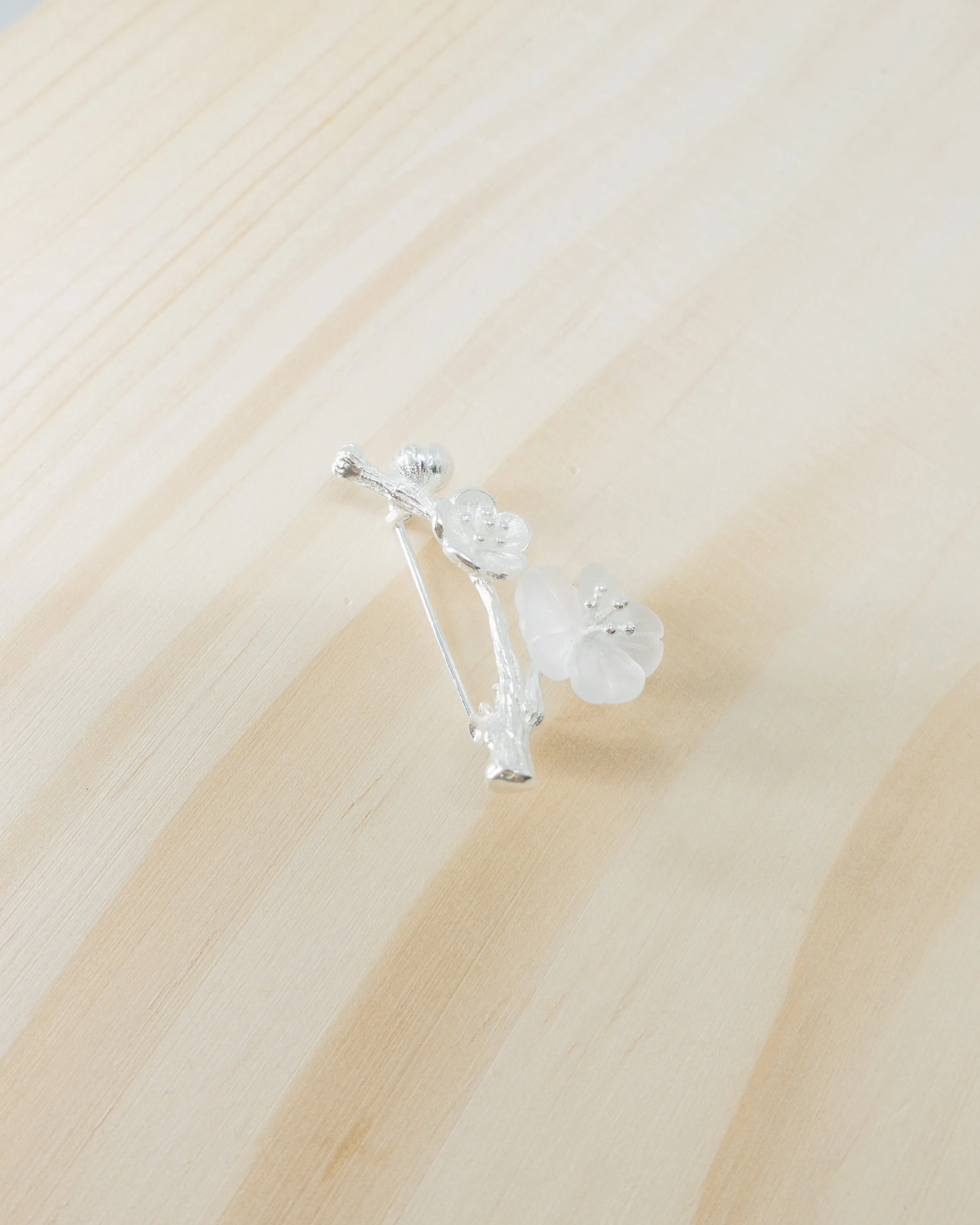 "Haru" crystal floral brooch