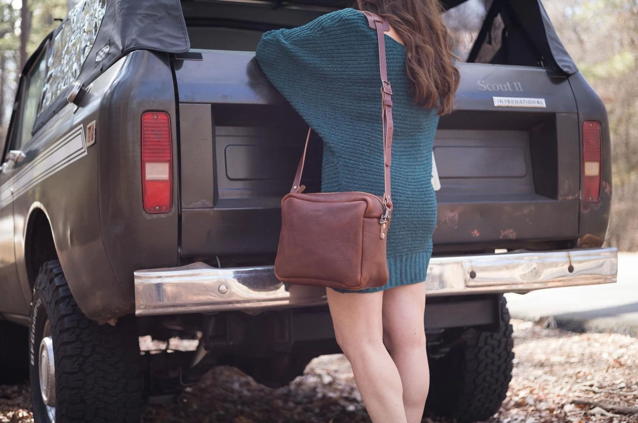 SARAH LEATHER CROSSBODY - LARGE - INDIGO BISON