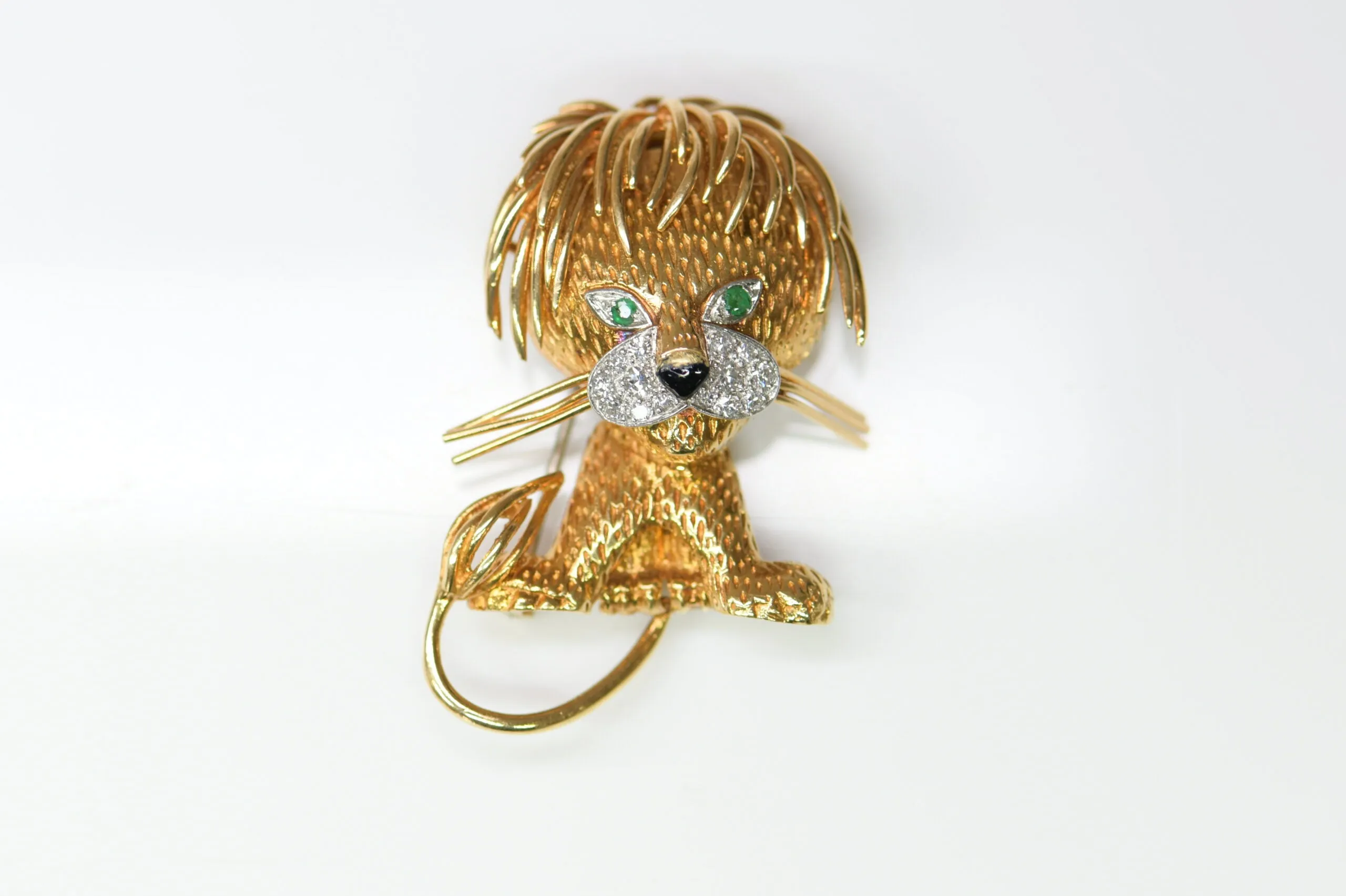 Van Cleef & Arpels Gold Diamond Emerald Lion Brooch With Original Box