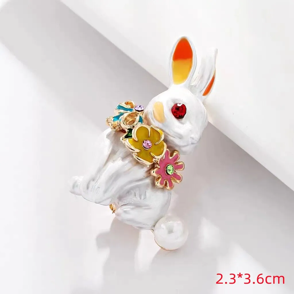 Vintage Crystal Hollow Bunny Brooches for Women Cute Bow Rhinestone Rabbit Animal Office Casual Brooch Girls Cartoon Pins Gifts