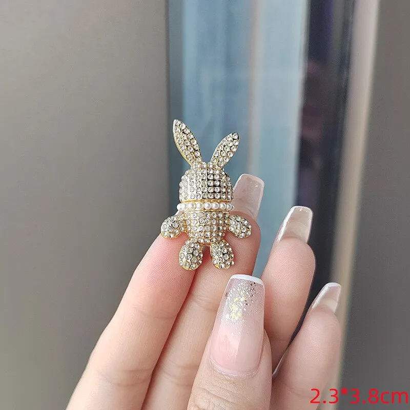 Vintage Crystal Hollow Bunny Brooches for Women Cute Bow Rhinestone Rabbit Animal Office Casual Brooch Girls Cartoon Pins Gifts