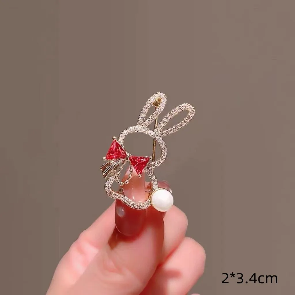 Vintage Crystal Hollow Bunny Brooches for Women Cute Bow Rhinestone Rabbit Animal Office Casual Brooch Girls Cartoon Pins Gifts