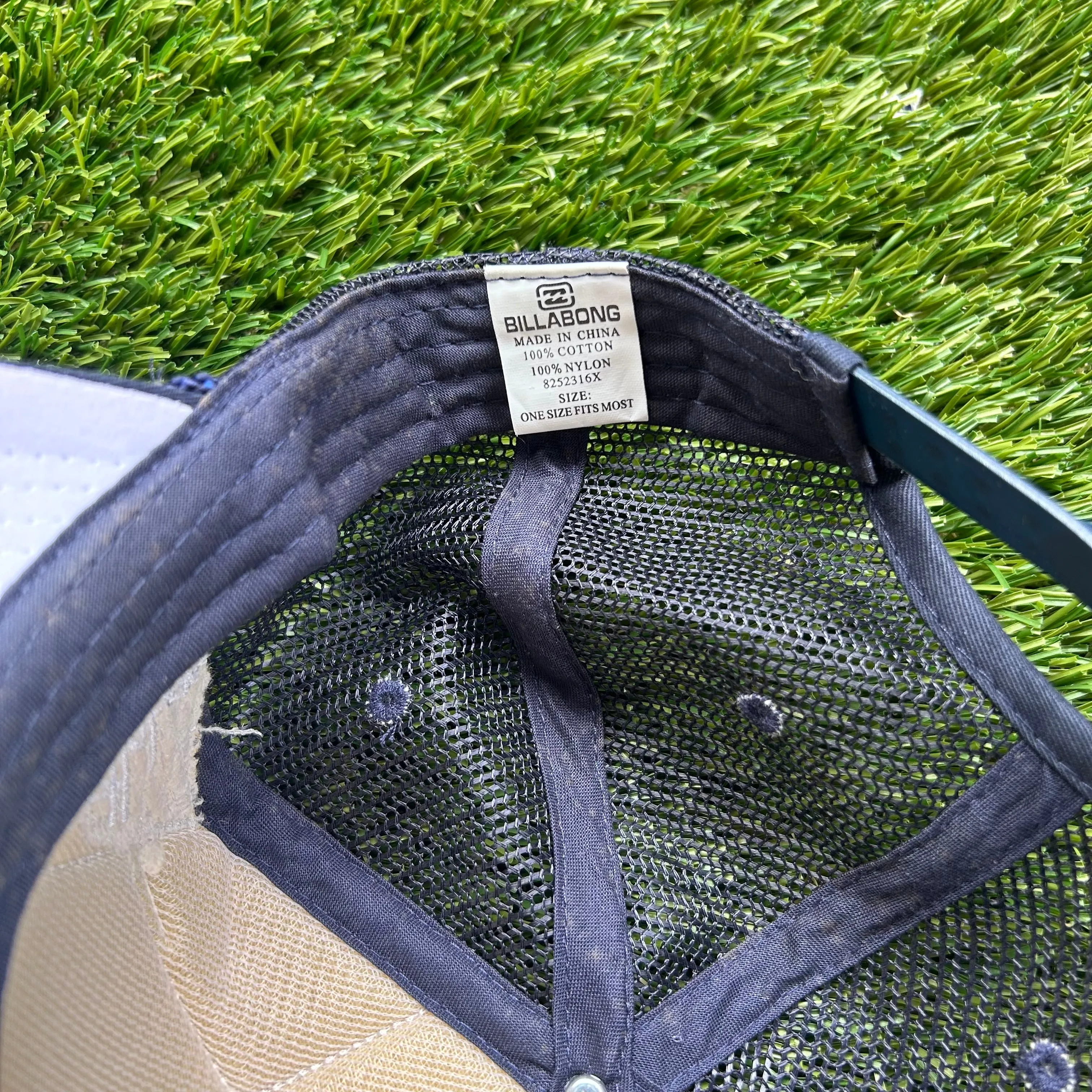 Y2K Billabong trucker cap