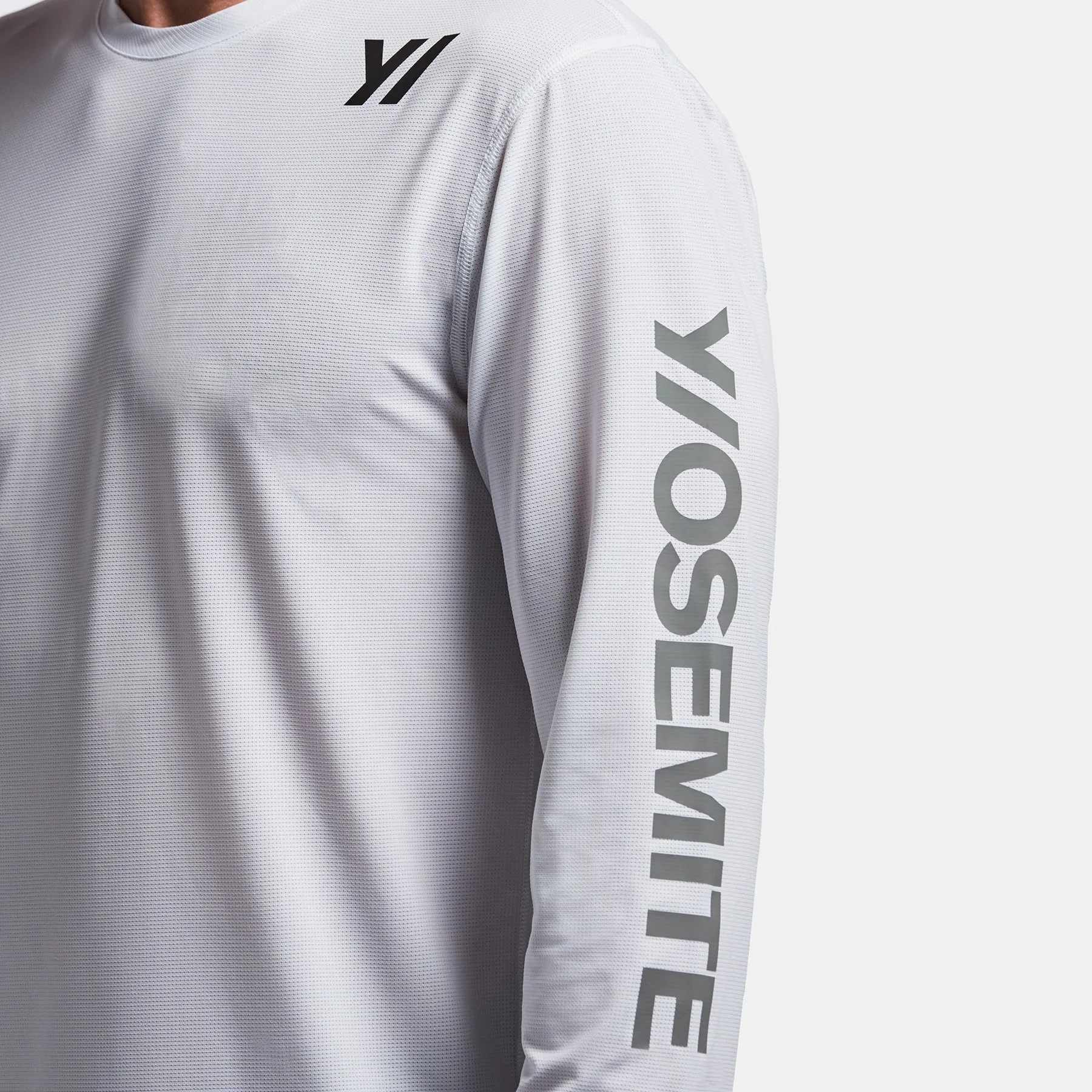 Y/OSEMITE Performance Ski Graphic Crew - White